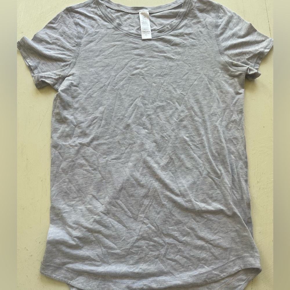 IVIVVA BY LULULEMON short sleeve tee girls size 12